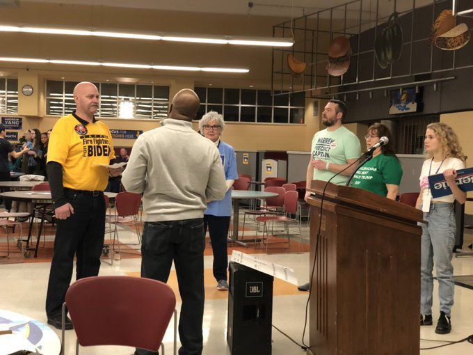 Precinct chairs meet at Davenport North